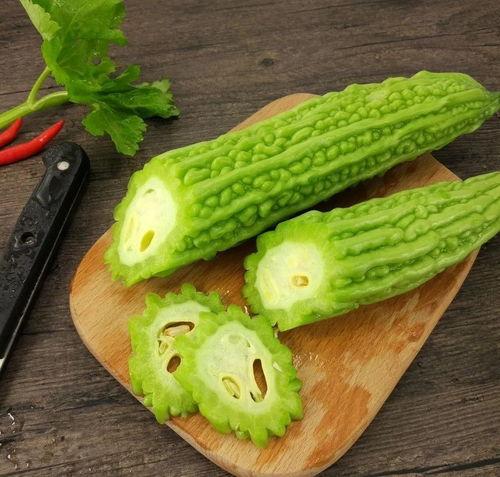 罗思源吃手指瓜,萌娃美食瞬间引网友热议